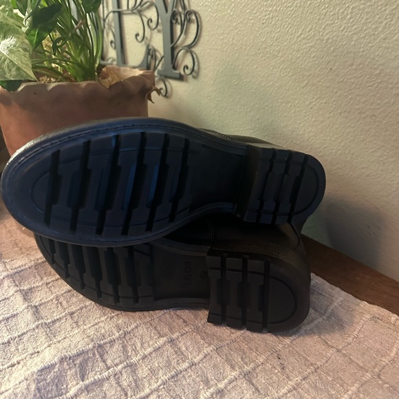 2 pairs of Taos boots - Picture 4 of 11